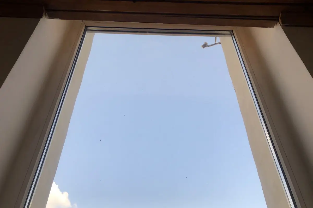 окон